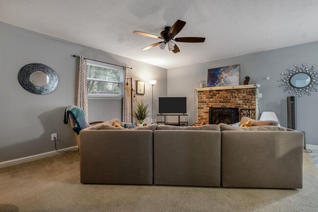 2815 Misty Garden Cir in Tallahassee, FL - Building Photo - Building Photo