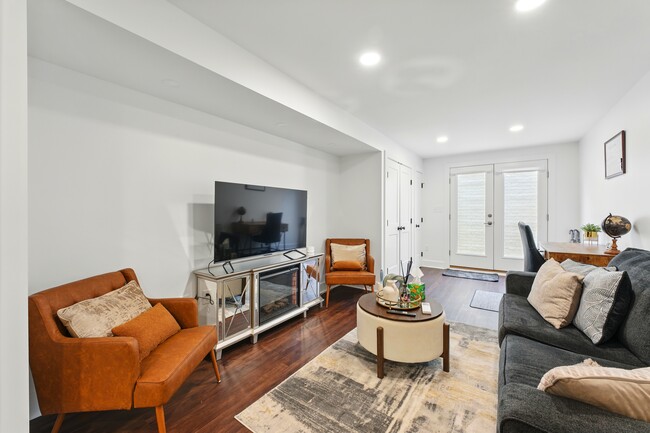 8125 Bayou Bend Blvd, Unit B