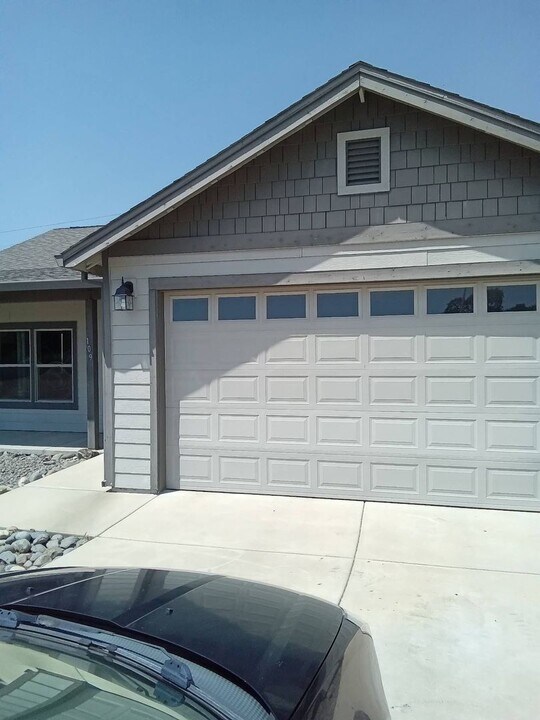 109 Felice Ct. in Oroville, CA - Building Photo