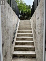 5481 Glen Erin Dr in Mississauga, ON - Building Photo