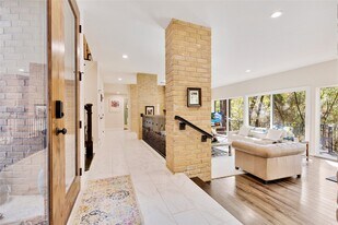 201 Vanderpool Ln in Houston, TX - Building Photo