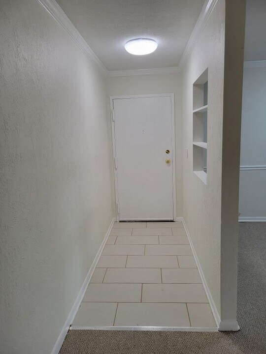 9629 White Acre Rd in Columbia, MD - Building Photo