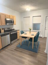 122 Berkshire St, Unit 3(2B)` in Cambridge, MA - Building Photo - Building Photo