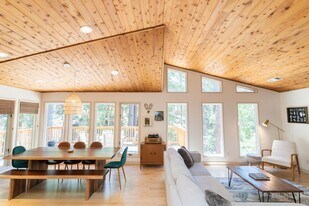 1069 Berne Dr in Crestline, CA - Building Photo