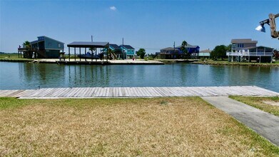 58 Lakeside Dr in Hitchcock, TX - Building Photo - Building Photo