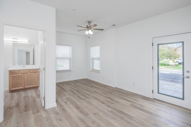 College Place in Murfreesboro, TN - Building Photo - Interior Photo