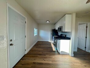 1379 Temple Ave in Santa Rosa, CA - Foto de edificio - Building Photo