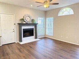 1153 Regal Dr in Garland, TX - Building Photo