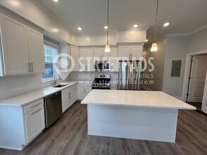 134 Franklin St, Unit 2 in Boston, MA - Building Photo - Building Photo