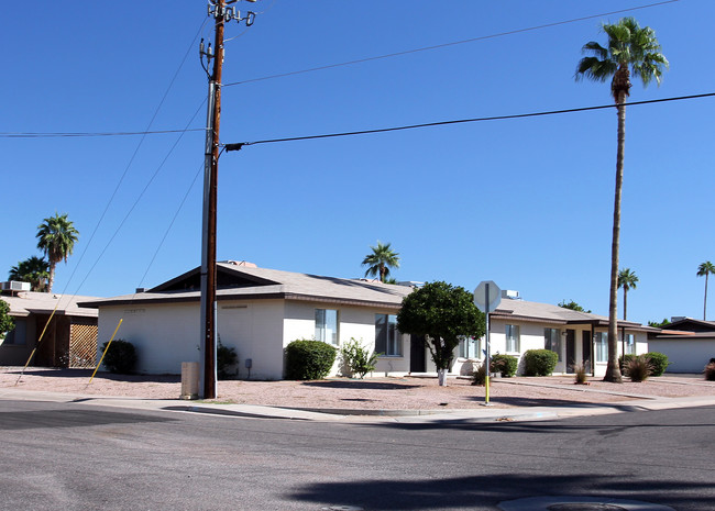 5812 E Albany in Mesa, AZ - Foto de edificio - Building Photo