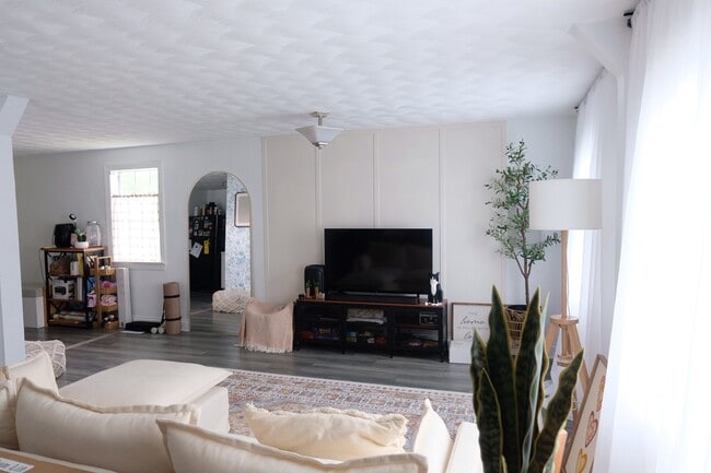 property at 2703 Magnolia St