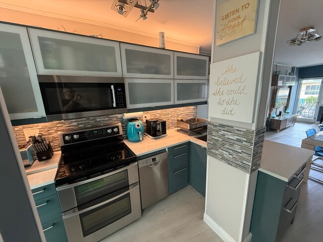 3250 NE 28th St, Unit LeCercle By The Beach#212 in Fort Lauderdale, FL - Building Photo - Building Photo
