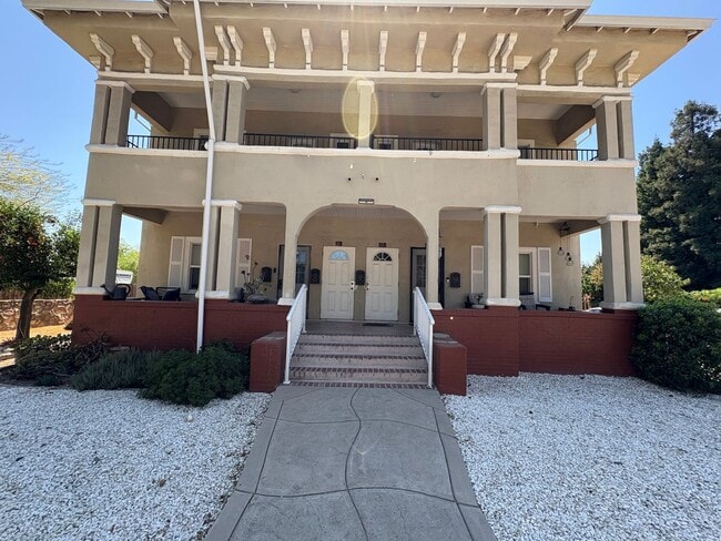 336 N Broadway in Turlock, CA - Building Photo - Building Photo