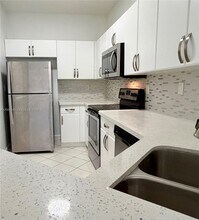 7130 NW 177th St in Hialeah, FL - Building Photo - Building Photo