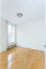 110 Bedford St in New York, NY - Building Photo - Building Photo