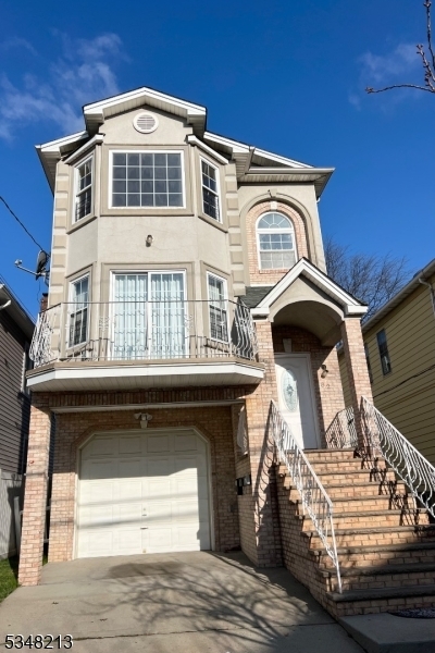 824 Van Buren Ave in Elizabeth, NJ - Building Photo