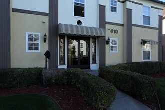 South Apartment in Los Angeles, CA - Building Photo - Building Photo