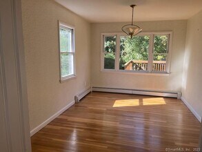 13 Hollow Tree Ridge Rd in Darien, CT - Building Photo - Building Photo