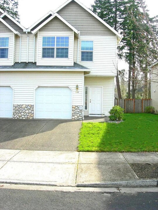 826 SE 62nd Ave in Hillsboro, OR - Building Photo