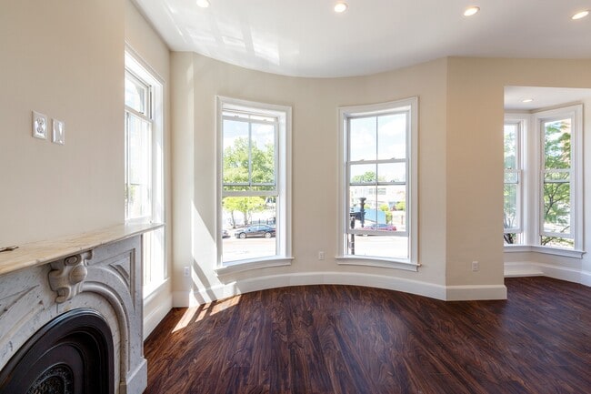 1723 Washington St, Unit 5 in Boston, MA - Foto de edificio - Building Photo