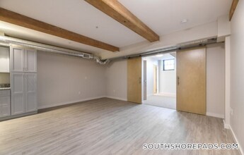 129 Guild St, Unit 109 in Norwood, MA - Building Photo - Building Photo