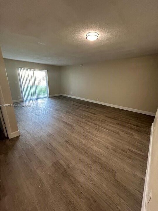 5820 NW 17th Pl-Unit -303 in Sunrise, FL - Building Photo