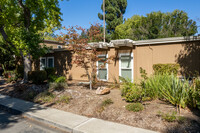 Ygnacio Gardens in Walnut Creek, CA - Foto de edificio - Building Photo