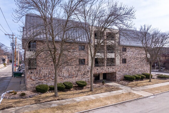 The French in Whitefish Bay, WI - Building Photo - Building Photo