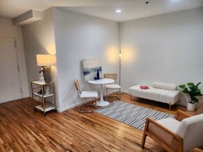 204 Grand St in Hoboken, NJ - Building Photo - Building Photo