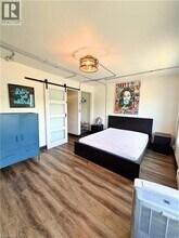 1129 Main St E in Hamilton, ON - Building Photo - Building Photo