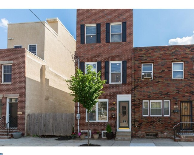 1934 Titan St in Philadelphia, PA - Building Photo - Building Photo
