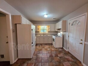 652 Forest Ridge Dr SE in Marietta, GA - Building Photo - Building Photo