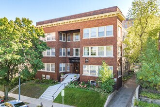 809 Douglas Ave in Minneapolis, MN - Foto de edificio - Building Photo