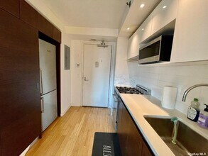 39-16 Prince St, Unit 7C in Queens, NY - Building Photo - Building Photo