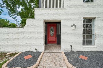 10815 Creektree Dr in Houston, TX - Building Photo - Building Photo
