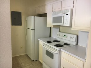3206 S Fielder Rd, Unit 107 in Arlington, TX - Foto de edificio - Building Photo