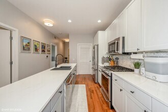 912 W Chicago Ave in Chicago, IL - Building Photo - Building Photo
