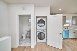 1108 Queen Anne Pl in Los Angeles, CA - Building Photo - Building Photo