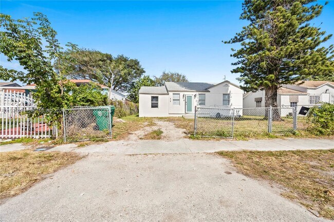 919 NW 66th St in Miami, FL - Building Photo - Building Photo