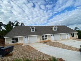 158 Koloiki Ln, Unit B in Bastrop, TX - Building Photo