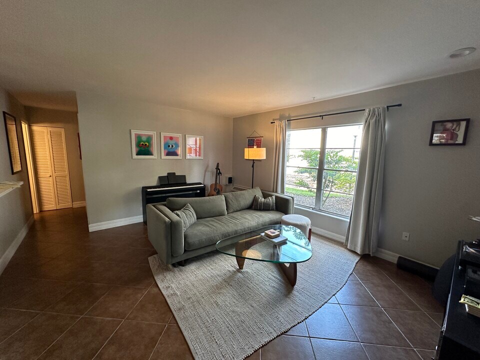 132 W America St, Unit 25 in Orlando, FL - Building Photo