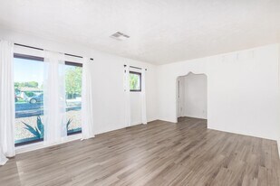 4613 N 11th Pl in Phoenix, AZ - Building Photo