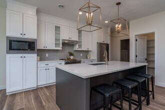 2132 Deerwood Dr in North Mankato, MN - Building Photo - Building Photo