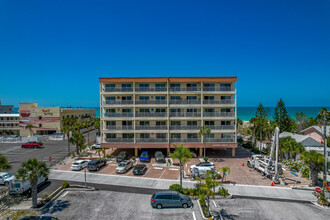 Madeira Norte Condos in Madeira Beach, FL - Building Photo - Building Photo