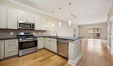 Tremont Apartments in Atlanta, GA - Building Photo - Interior Photo