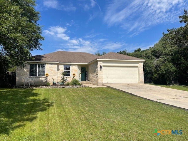 7 Honeysuckle St in Wimberley, TX - Building Photo