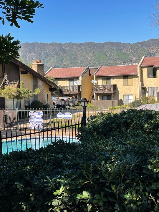 Glendora Hacienda Apartments in Glendora, CA - Foto de edificio