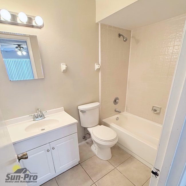 417 Banana Cay Dr, Unit H in South Daytona, FL - Foto de edificio - Building Photo