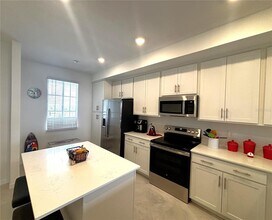 17625 Opal Sand Dr in Venice, FL - Building Photo - Building Photo