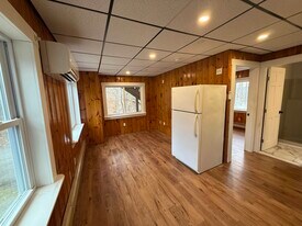 11 Pearl Ln in Farmington, NH - Building Photo